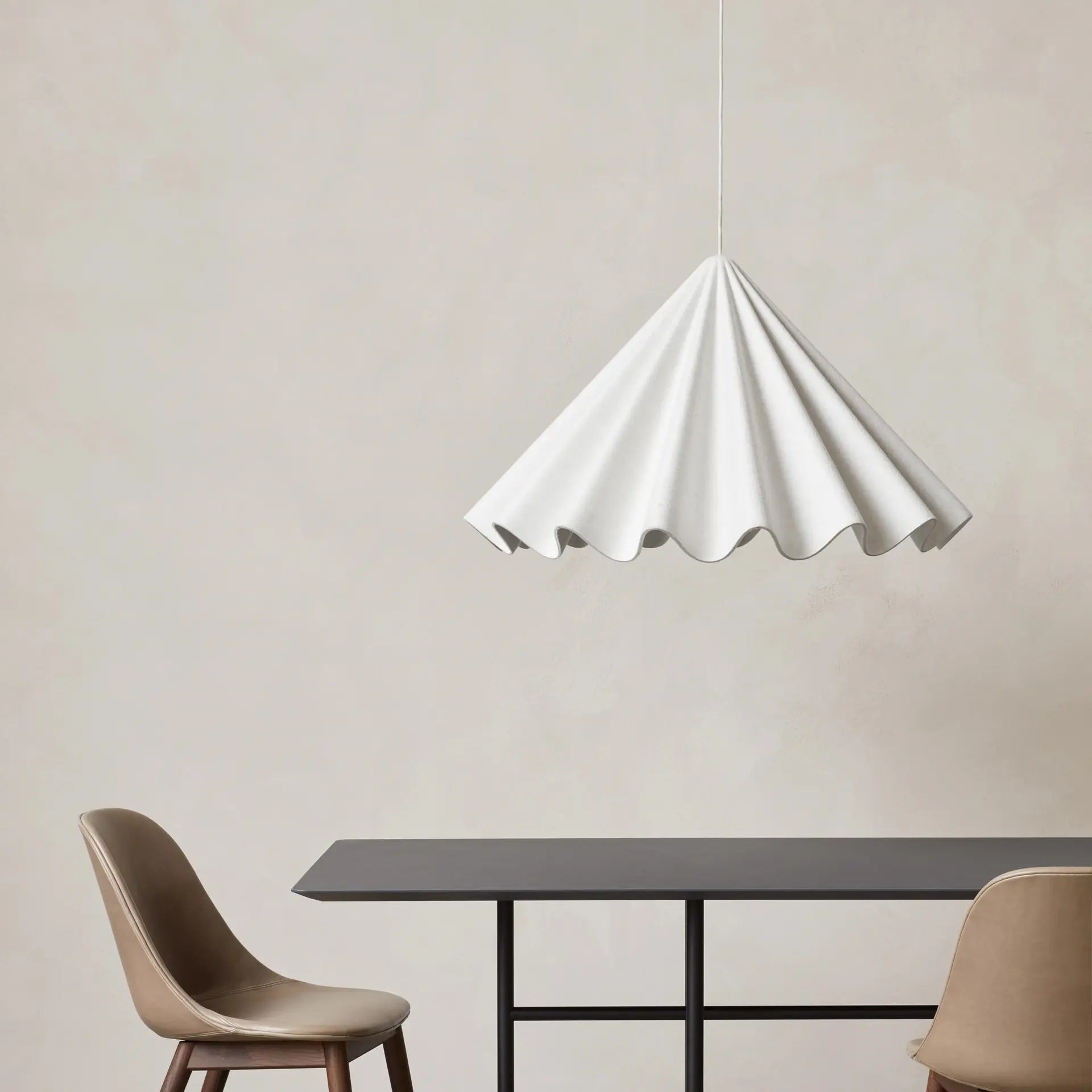 Tancujúca závesná lampa