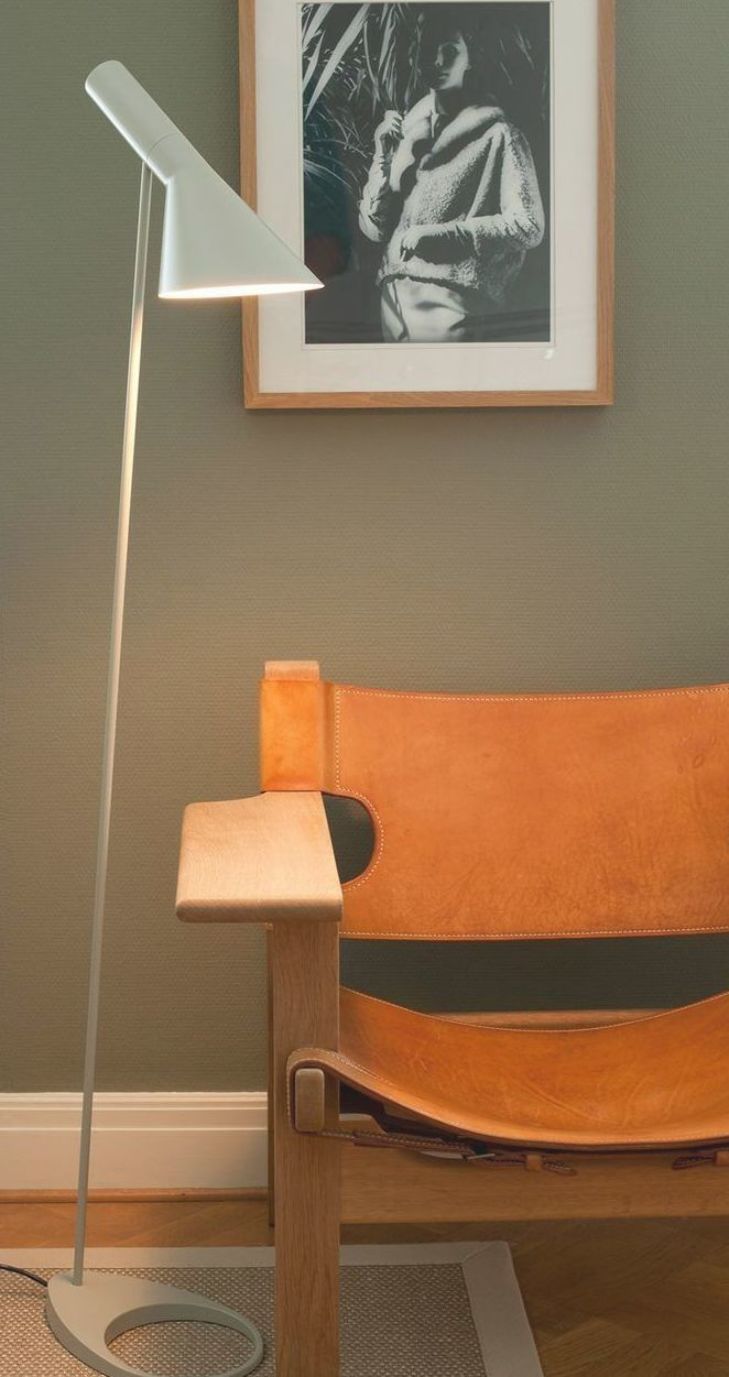 Lampă de podea AJ
