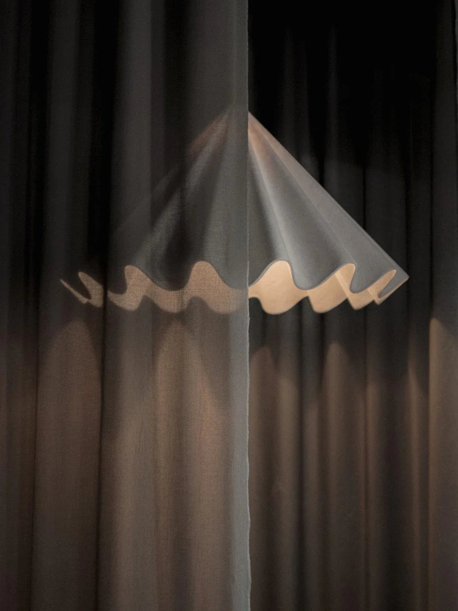 Tancujúca závesná lampa