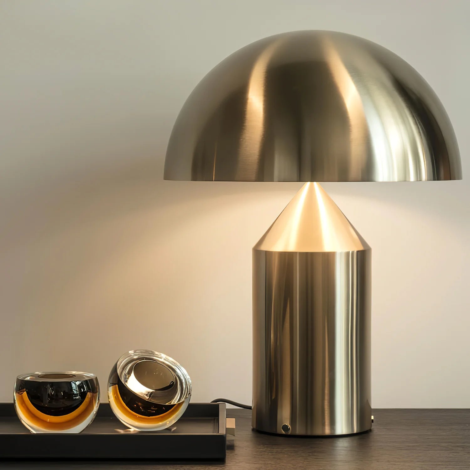 Vita Luce Lamp